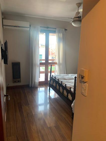 Foto de VENTA CASA 5 AMB COCHERA CUBIERTA JARDIN Y PATIO BURZACO, imagen 5