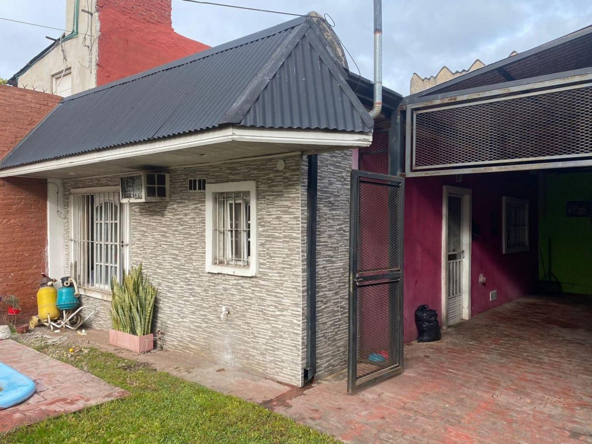 Venta Casa 3 Ambientes en Berazategui con Pileta 5
