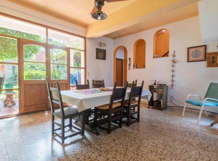 Casa de 6 Ambientes con local 2