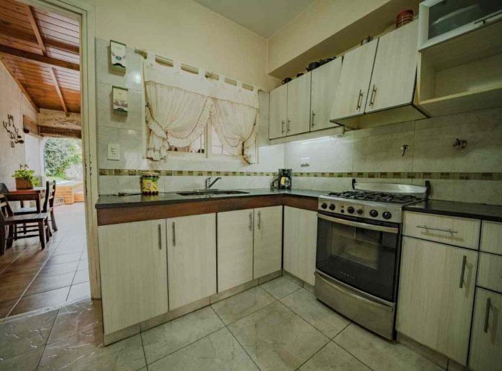 Casa 8 ambientes Floresta fondo pileta quincho 1