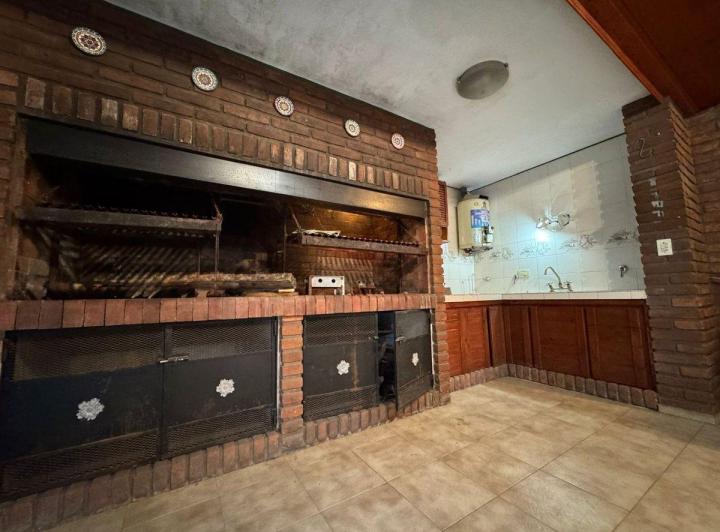 VENTA CASA 5 ambientes Berazategui 3