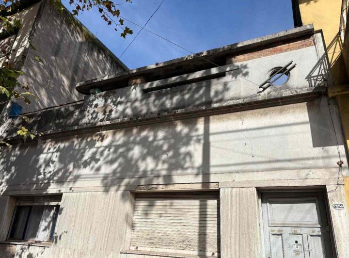 CASA EN VENTA 6 AMB A REFACCIONAR EN VILLA DEVOTO 2