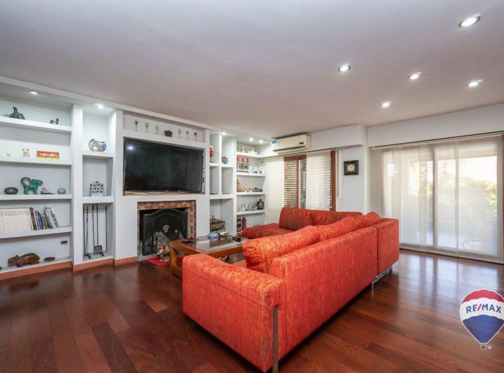 Venta casa 7 ambientes pileta Parque Patricios 3