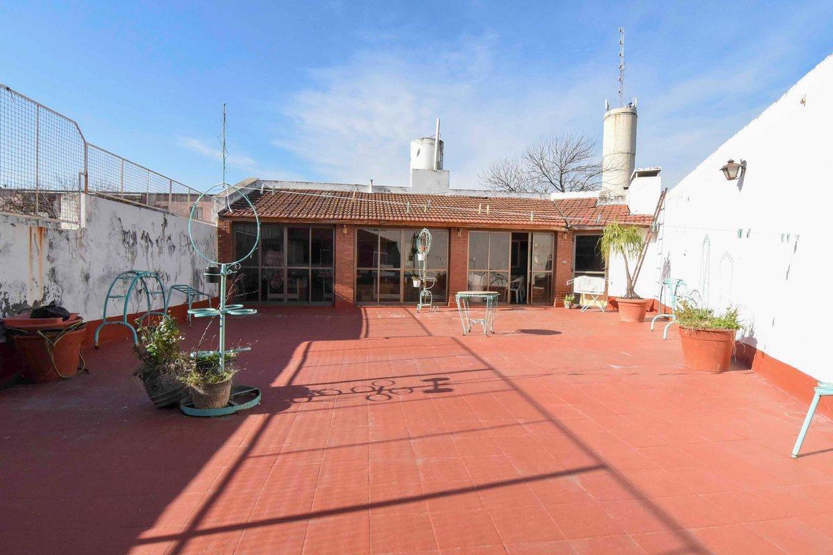 Venta Casa RESERVADA Cochera Parque Patricios