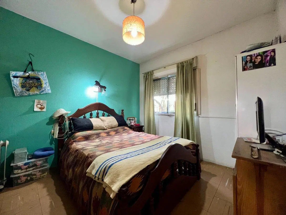 Venta departamento 4 ambientes con balcón Claypole 3