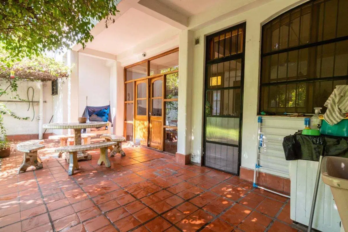 Casa de 6 Ambientes con local 5