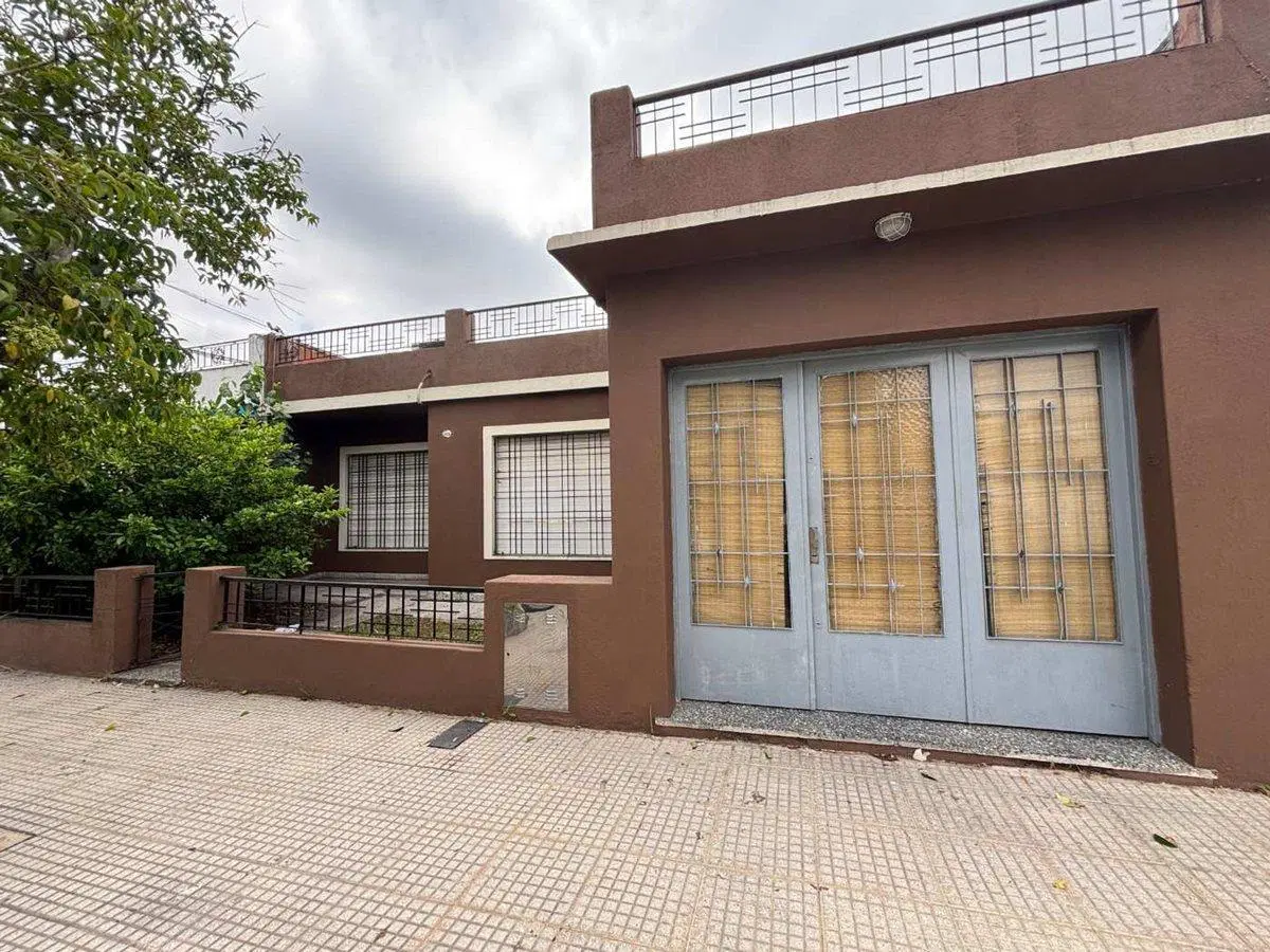 VENTA CASA 4 AMB. LOTE PROPIO POTENCIAL LUGANO 2