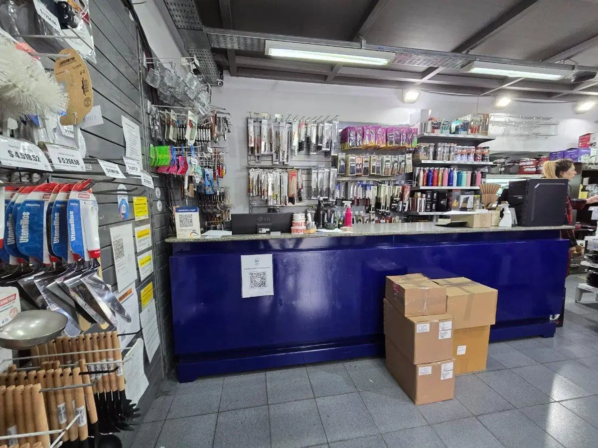 ALQUILER LOCAL COMERCIAL EN ESQUINA/AVENIDAS 3