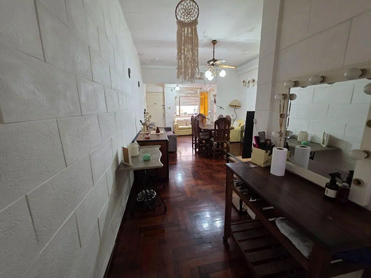 Venta 3 ambientes con dependencia frente Floresta 5