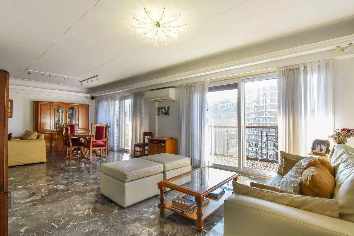 VENTA PISO DE 5 AMBIENTES SOBRE AV. LIBERTADOR 2