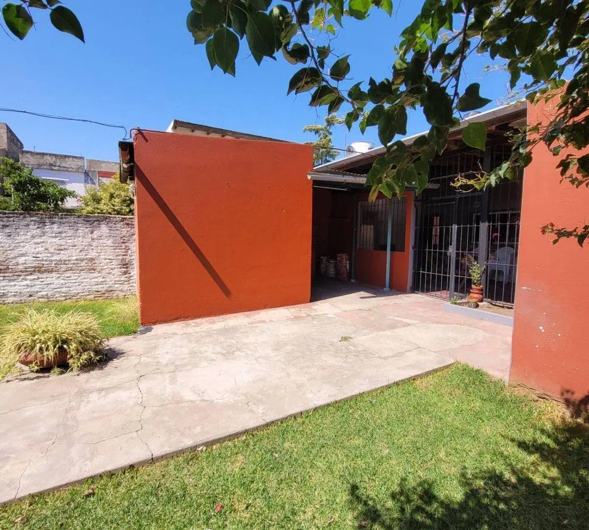 Venta Casa Lanús 3 ambientes Jardín  Parrilla Qcho 2