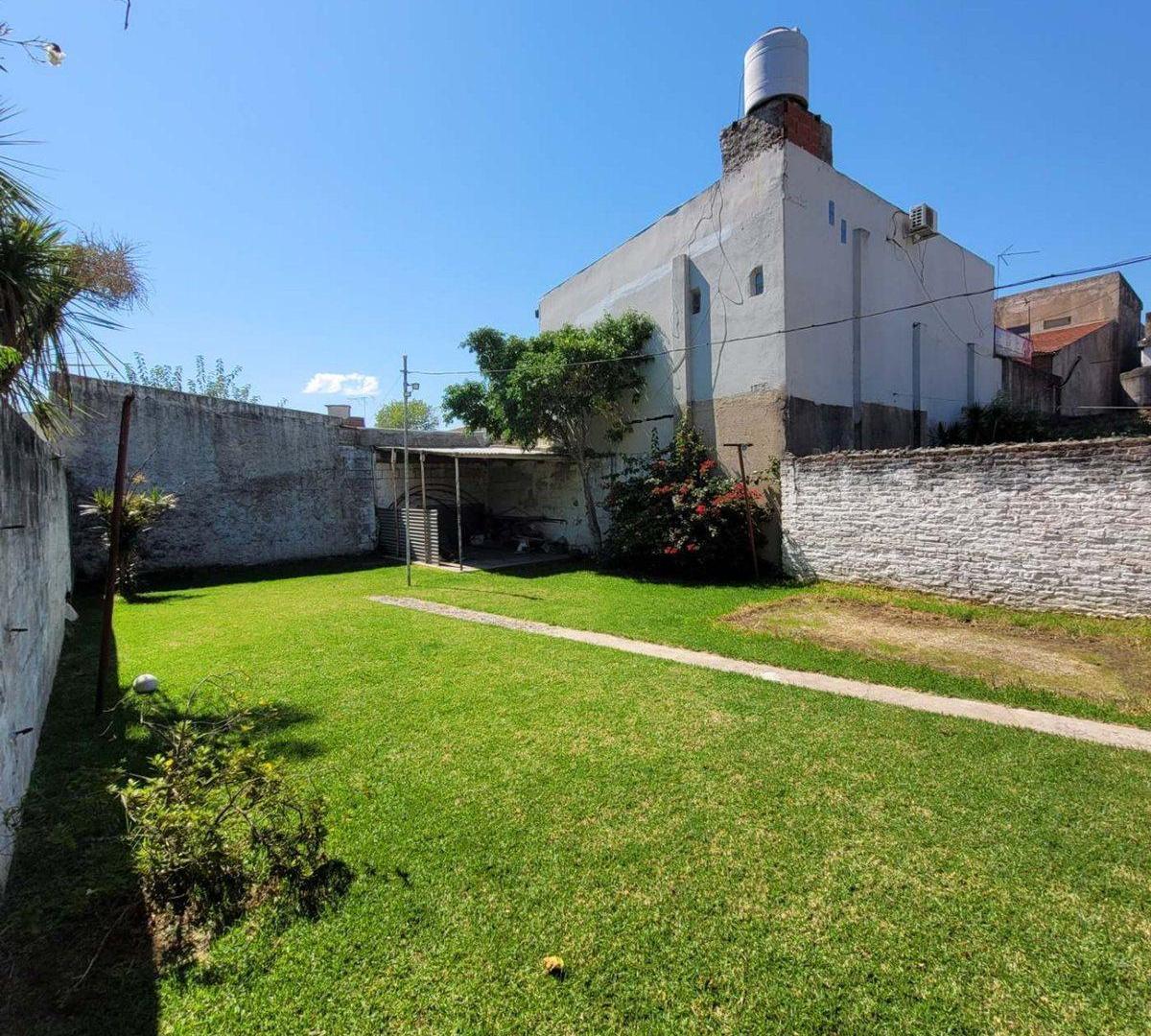 Venta Casa Lanús 3 ambientes Jardín Parrilla Qcho