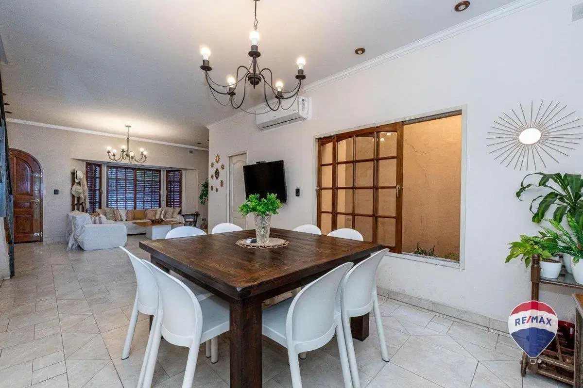 Venta casa 5 amb cochera. Barrio Naon Mataderos 3