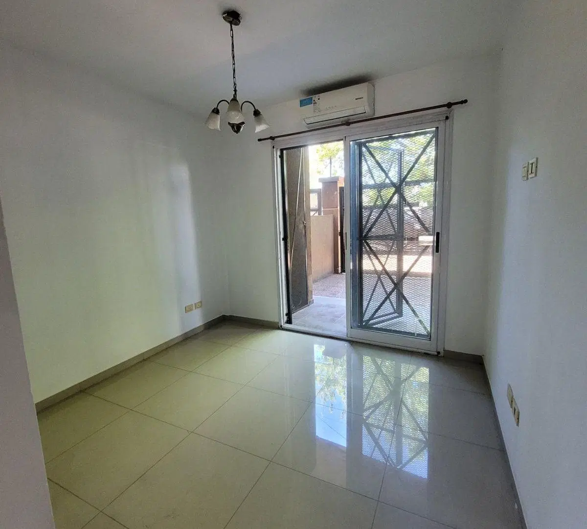Venta DepartamentoTurdera 2 amb. Patio-Cochera 4
