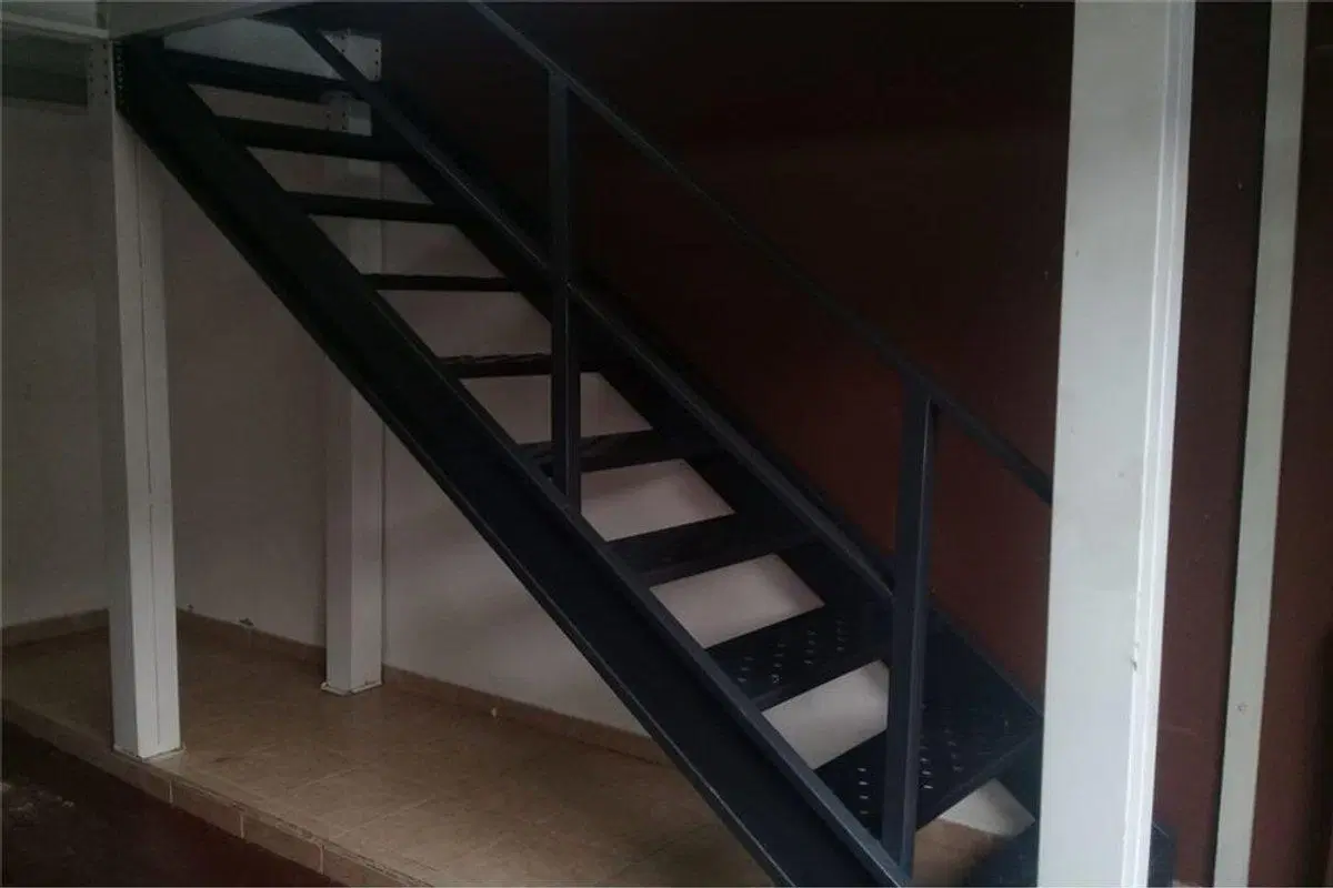 VENTA LOCAL VILLA GENERAL MITRE 4