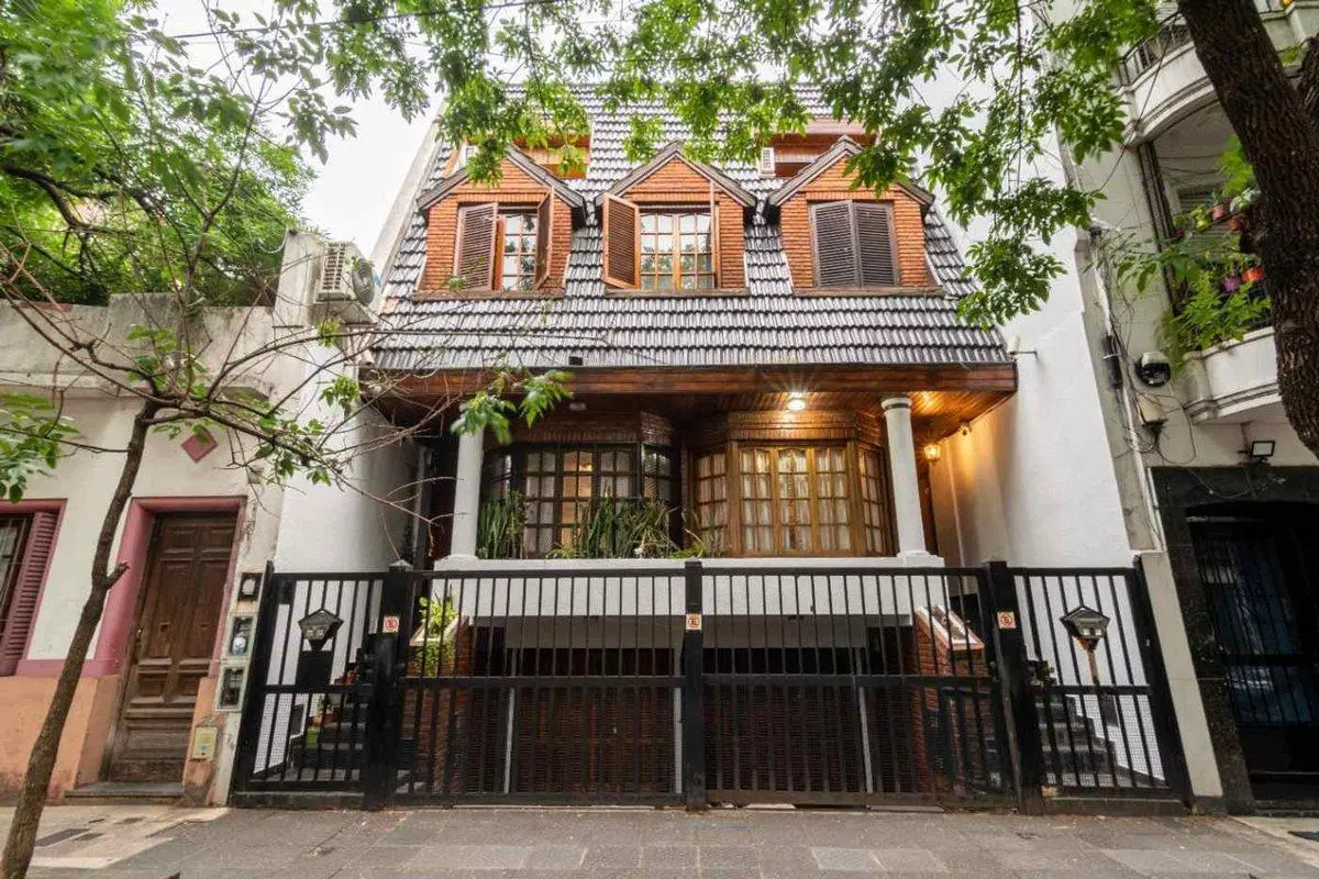 VENTA DE TRIPLEX  6 AMBIENTES CON COCHERAS 3