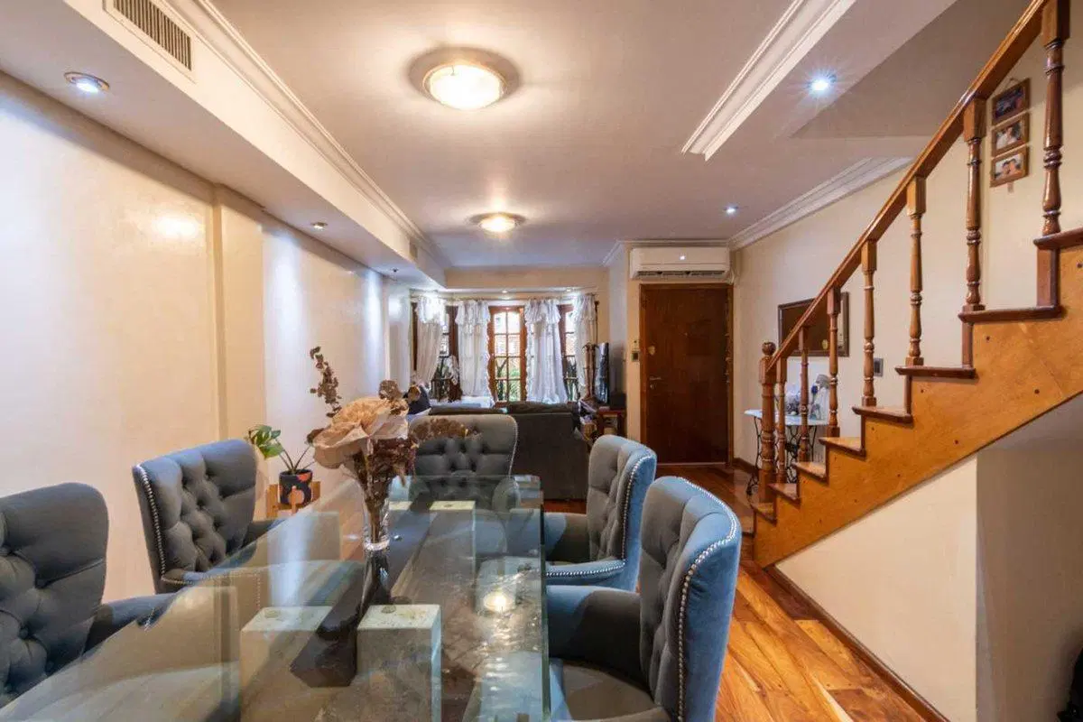 VENTA DE TRIPLEX  6 AMBIENTES CON COCHERAS 5