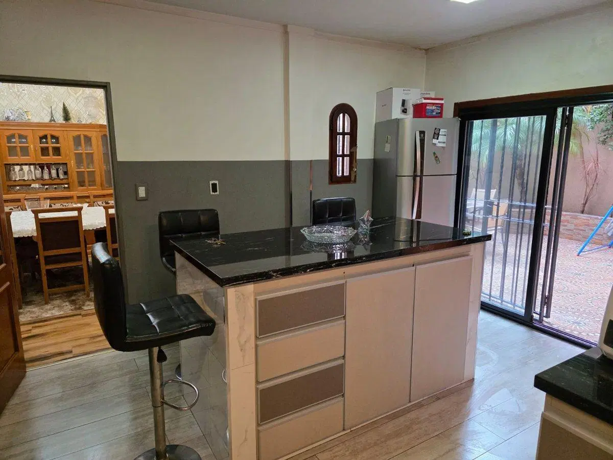 Venta casa 5 ambientes fondo cochera Liniers 3