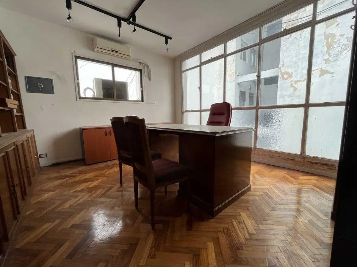 VENTA OFICINA EN MICROCENTRO 8