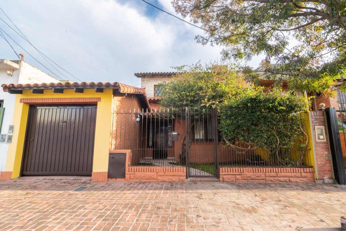 VENTA CASA 5 AMBIENTES VILLA ADELINA