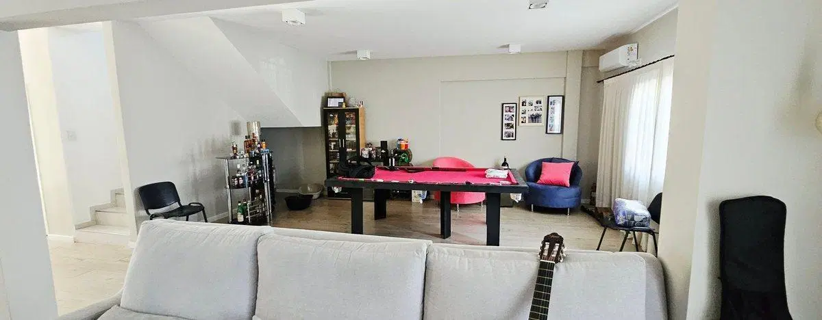 Venta casa 4 ambientes jardin pileta Flores 3