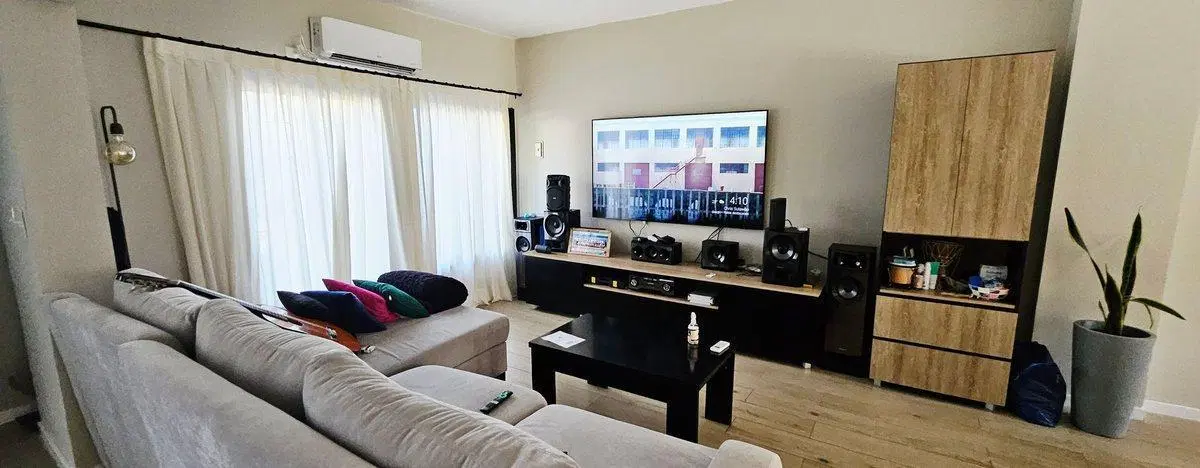 Venta casa 4 ambientes jardin pileta Flores 4