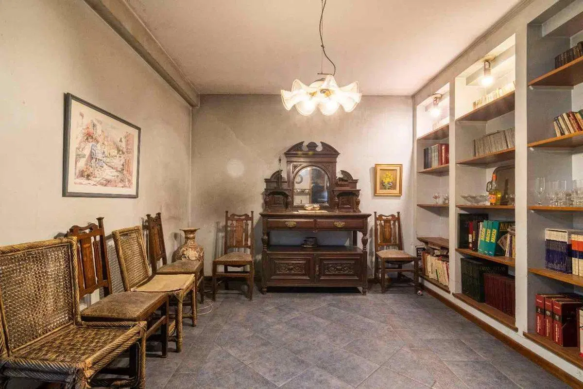 CASA 7 AMBIENTES C/COCHERA EN SAN CRISTOBAL 2