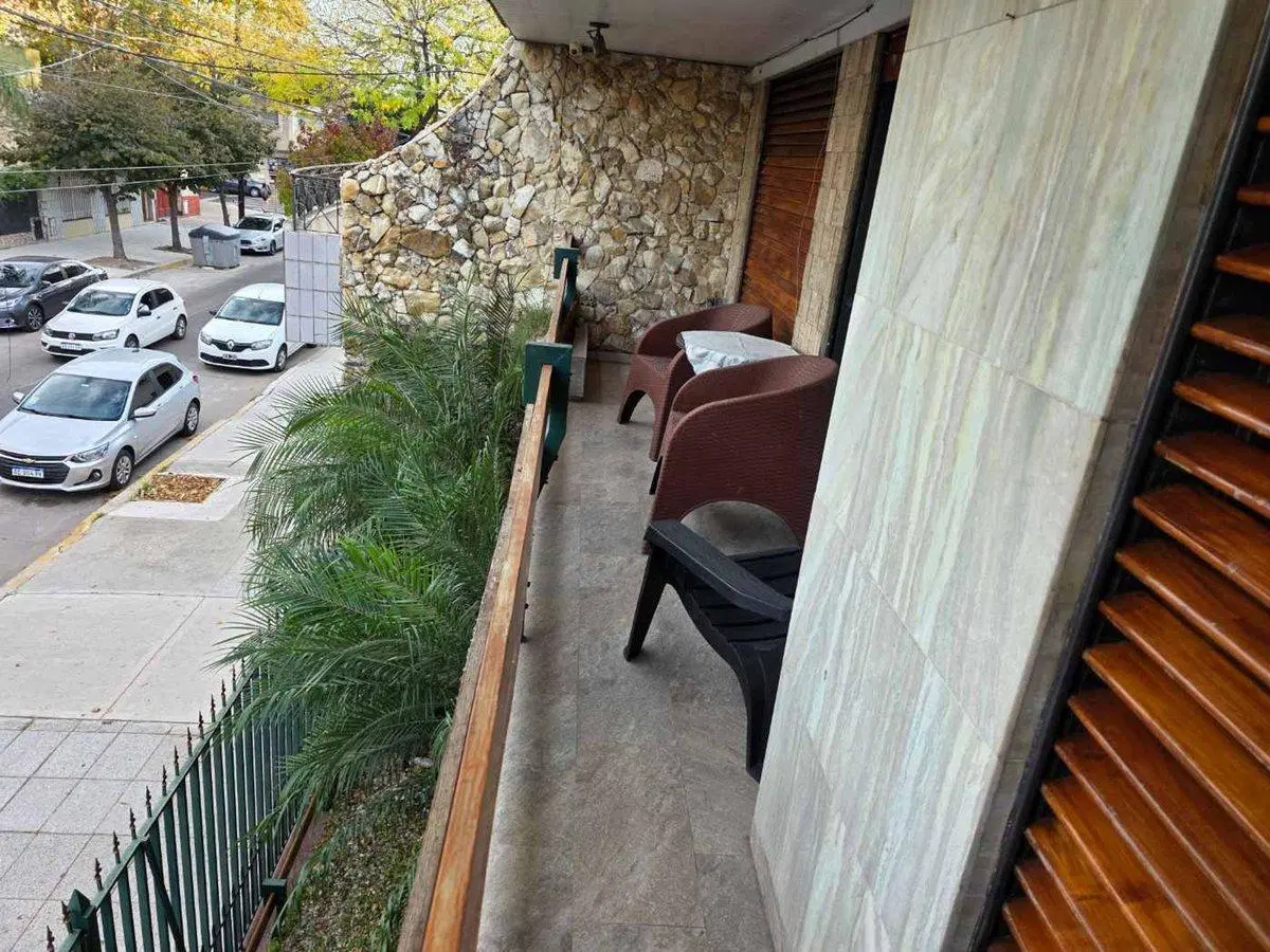 Venta casa 4 amb 2 plantas cochera jardin Liniers 2