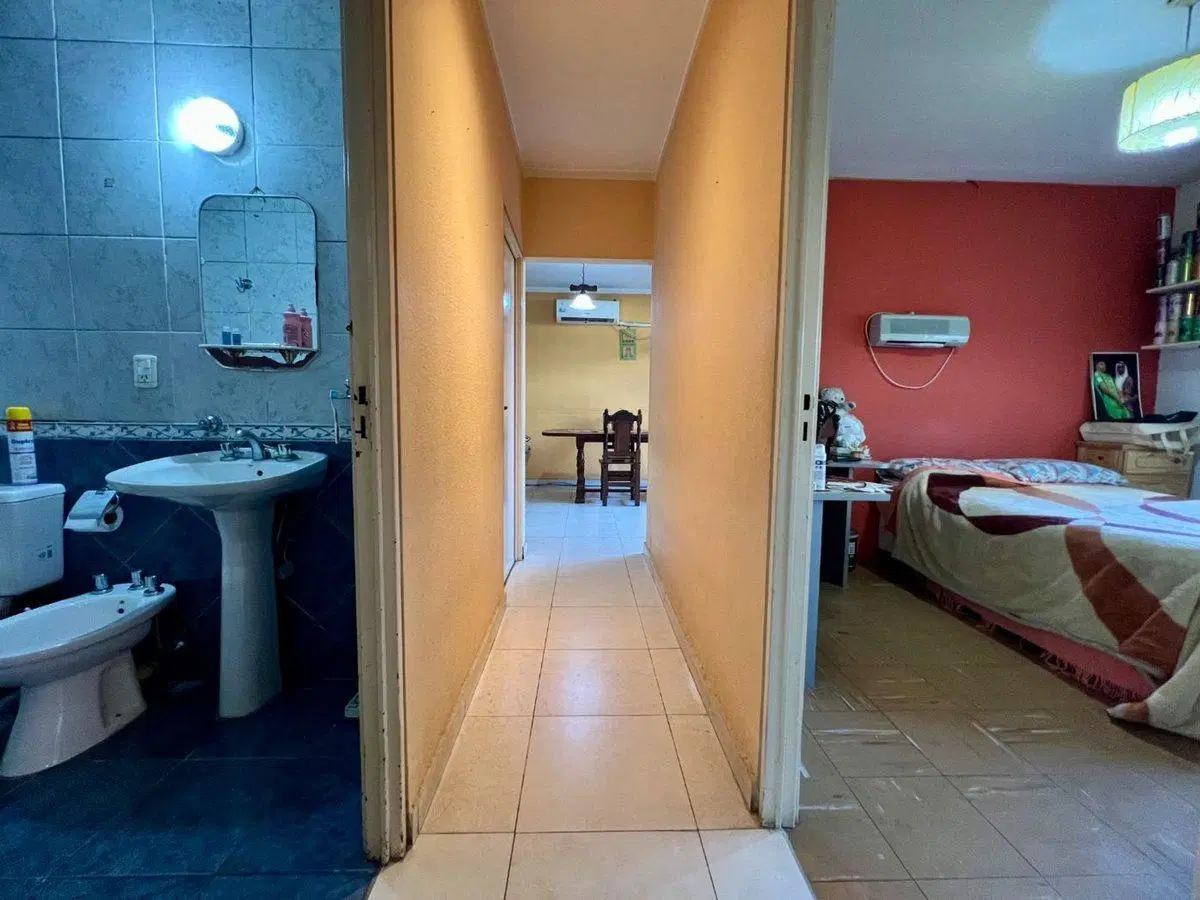 Venta departamento 4 ambientes con balcón Claypole 3