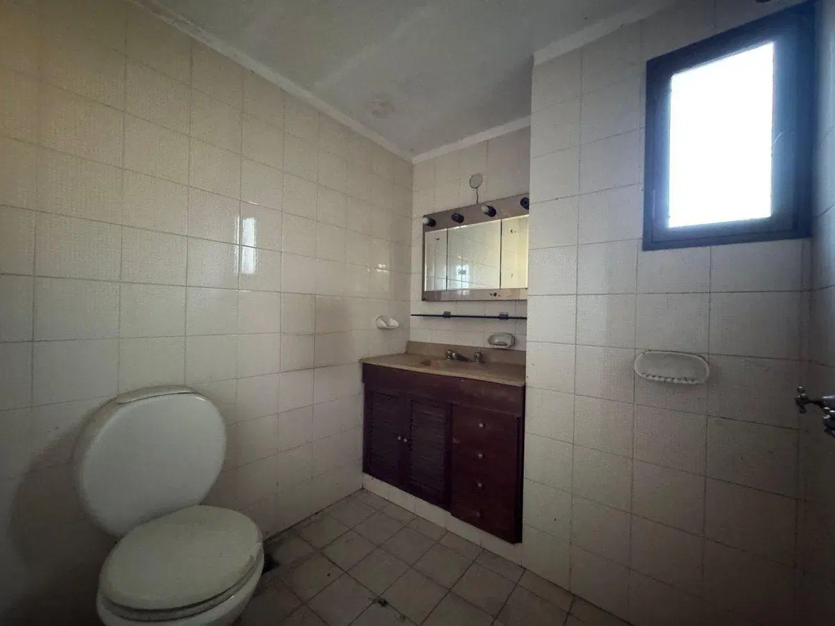 VENTA CASA 5 ambientes Berazategui 2