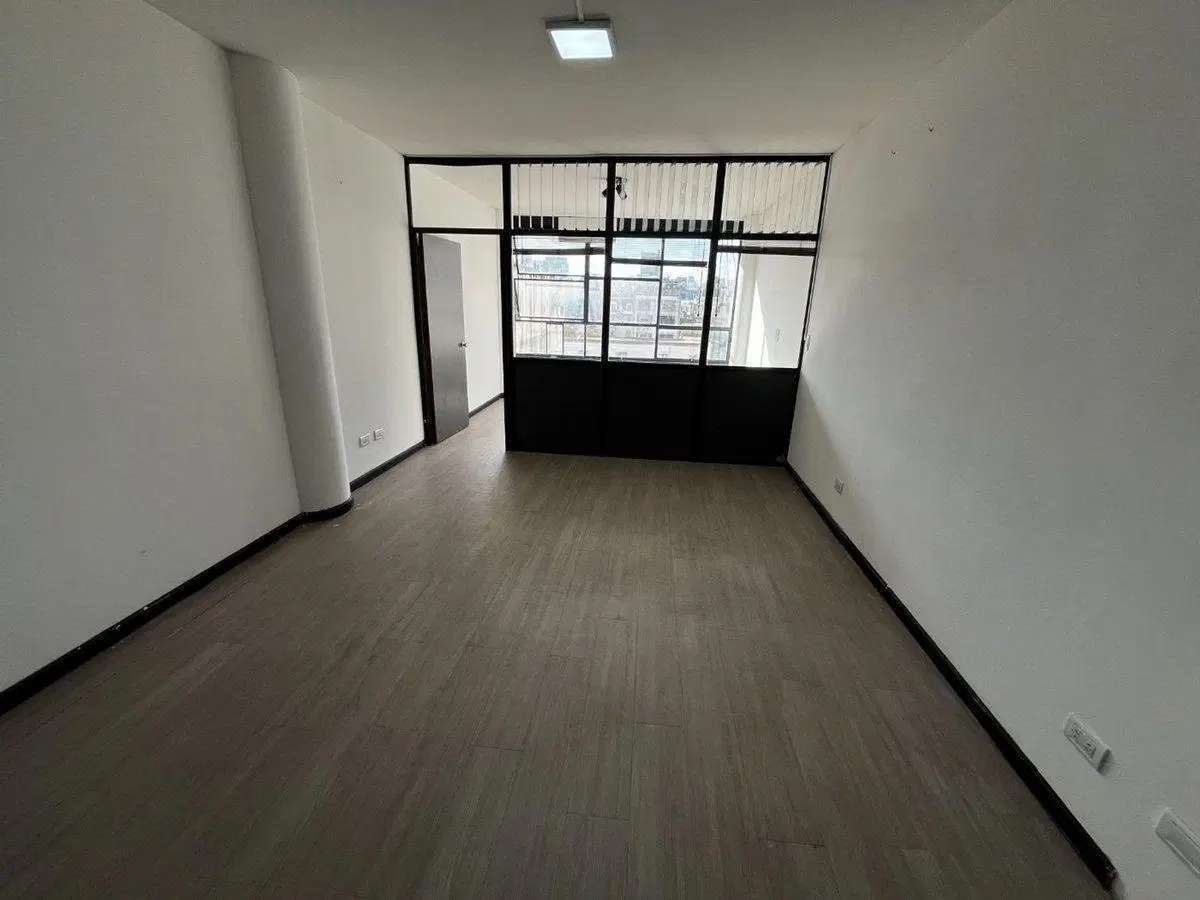 VENTA OFICINA EN GALERIA HISTORIA FRENTE P. BAROLO 3