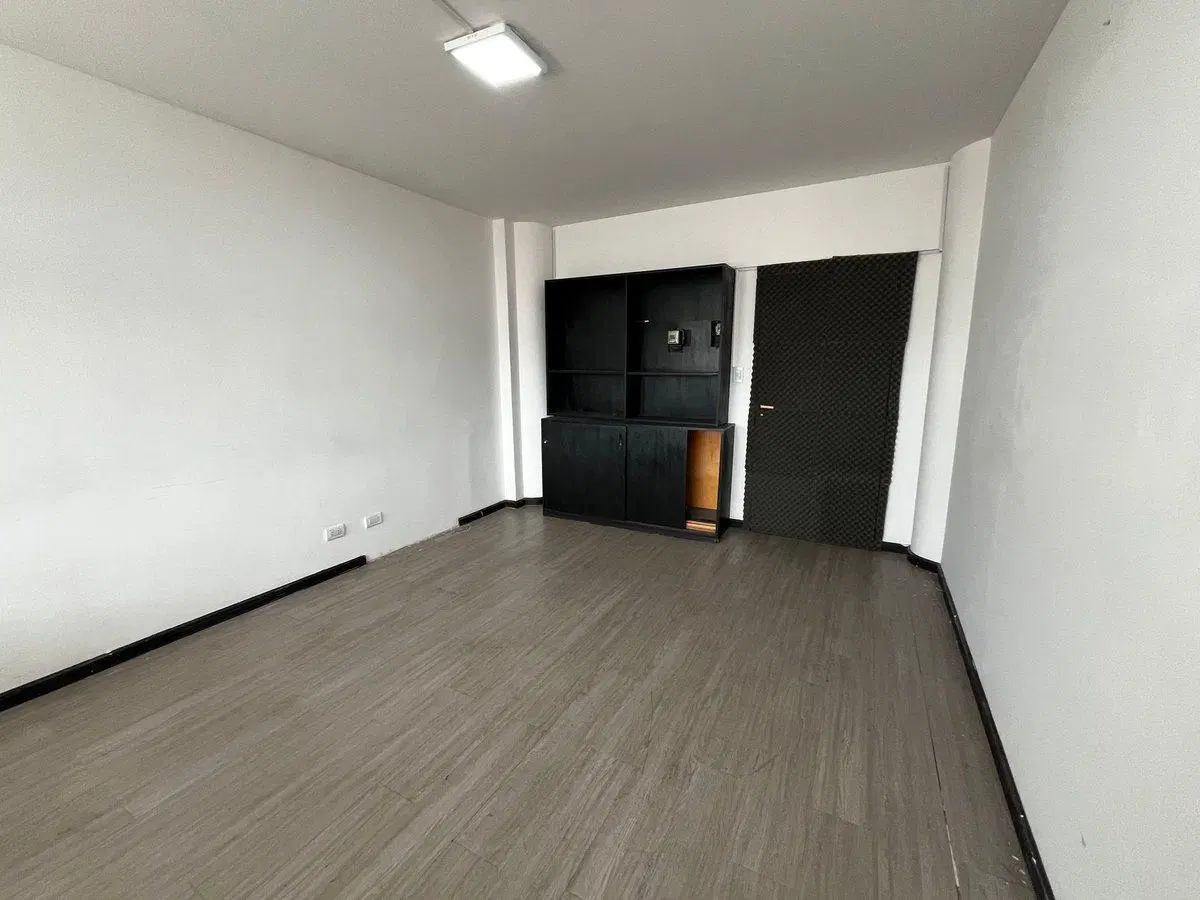 VENTA OFICINA EN GALERIA HISTORIA FRENTE P. BAROLO 5