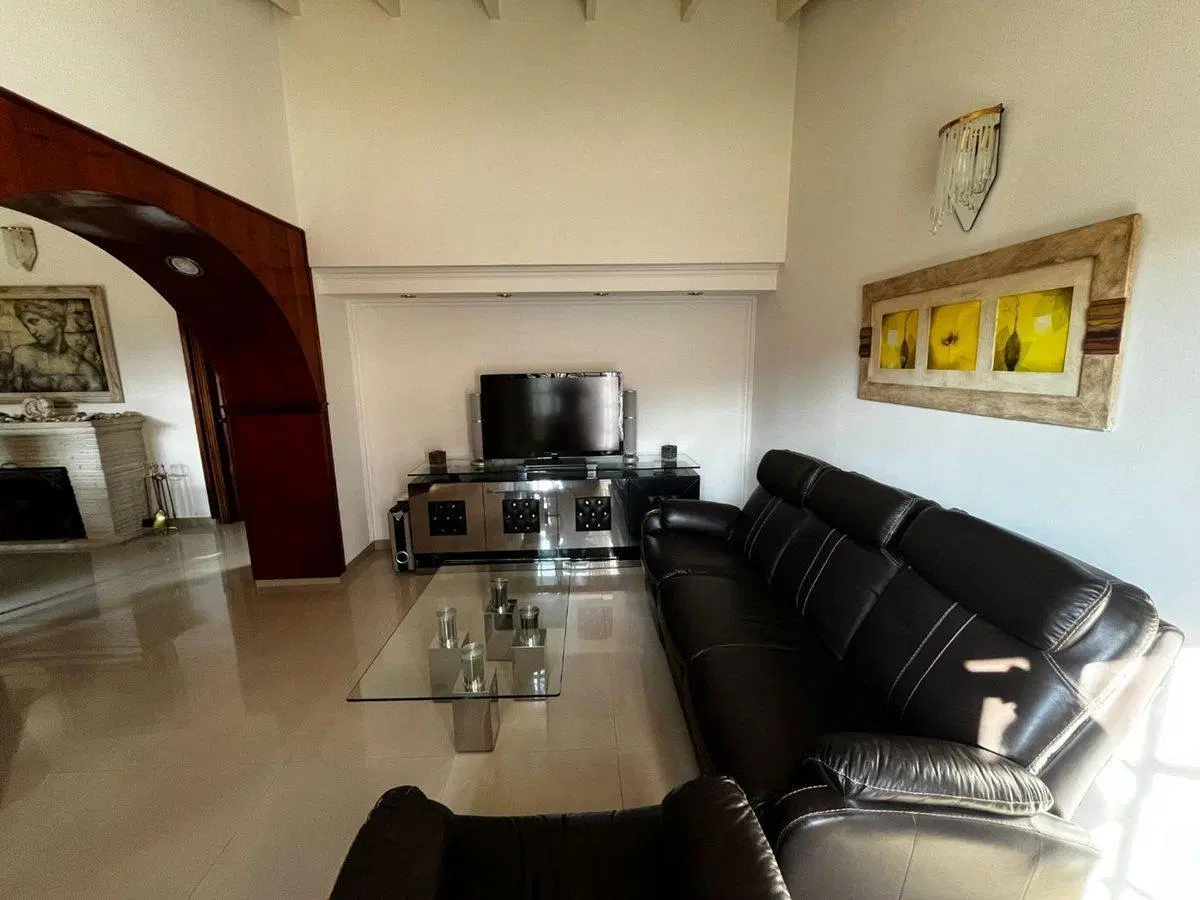 CASA 4 AMBIENTES CON QUINCHO Y PILETA CIUDAD EVITA 2