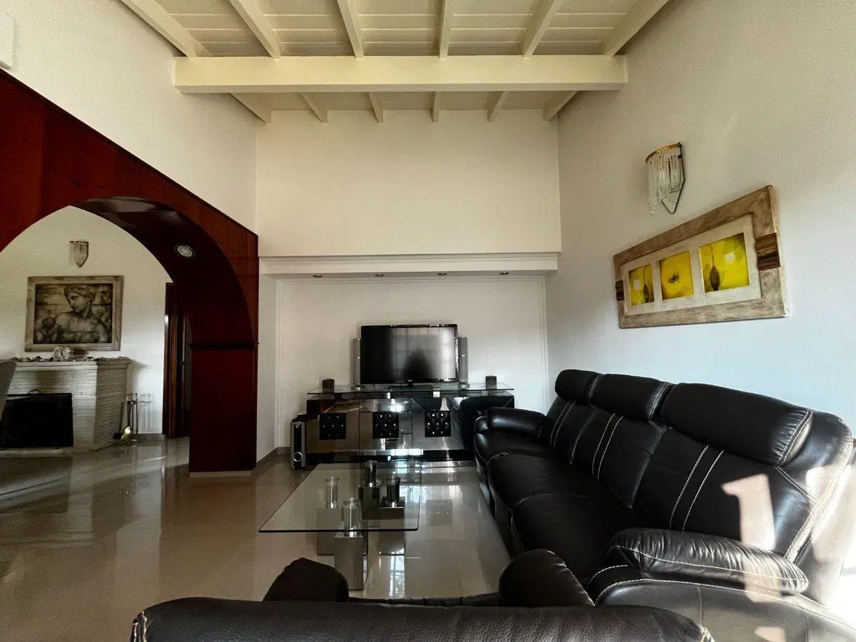 CASA 4 AMBIENTES CON QUINCHO Y PILETA CIUDAD EVITA 4