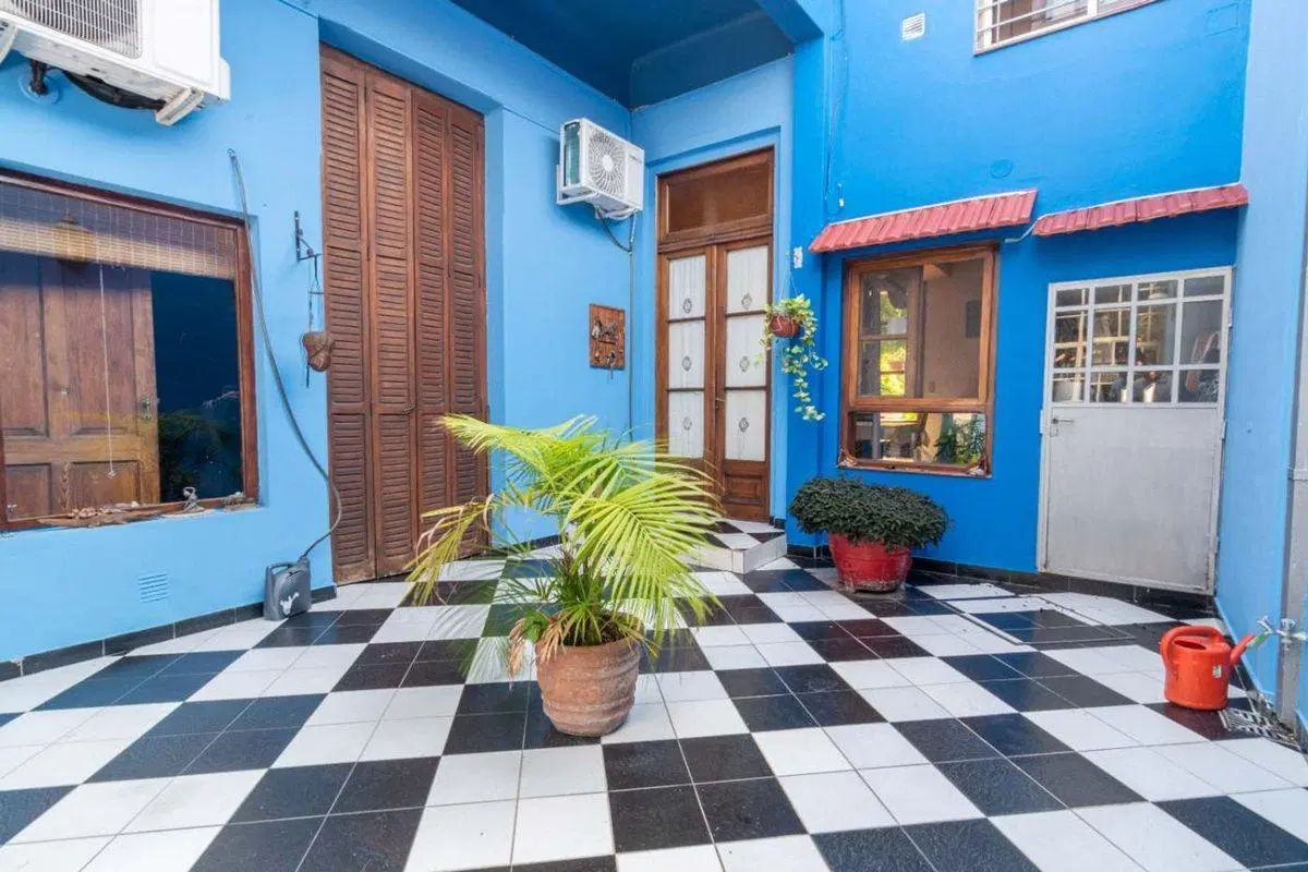 Casa de 6 Ambientes con local 3