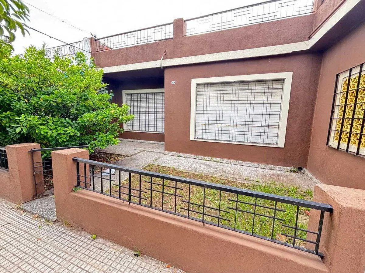 VENTA CASA 4 AMB. LOTE PROPIO POTENCIAL LUGANO 3