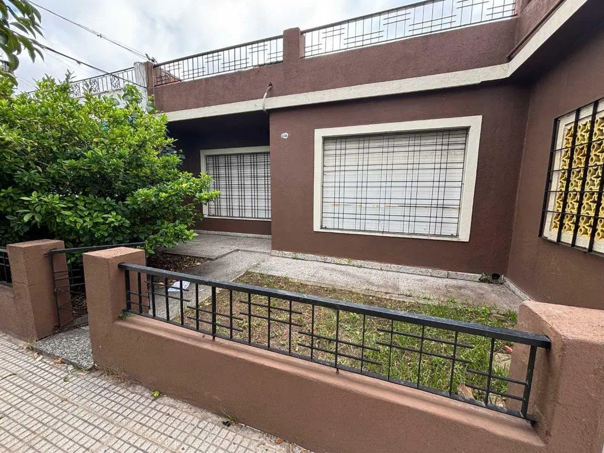 VENTA CASA 4 AMB. LOTE PROPIO POTENCIAL LUGANO 2