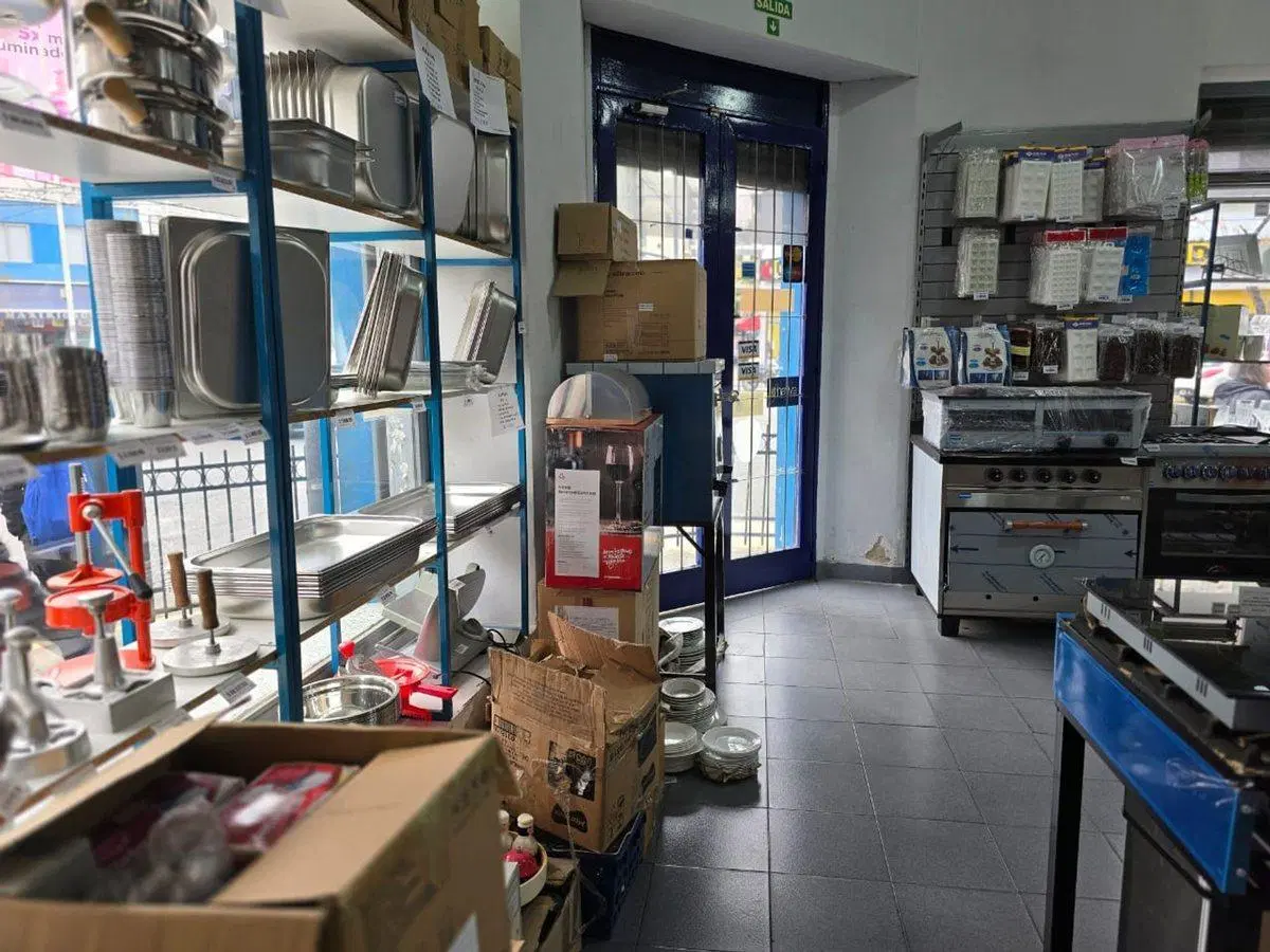 ALQUILER LOCAL COMERCIAL EN ESQUINA/AVENIDAS 5