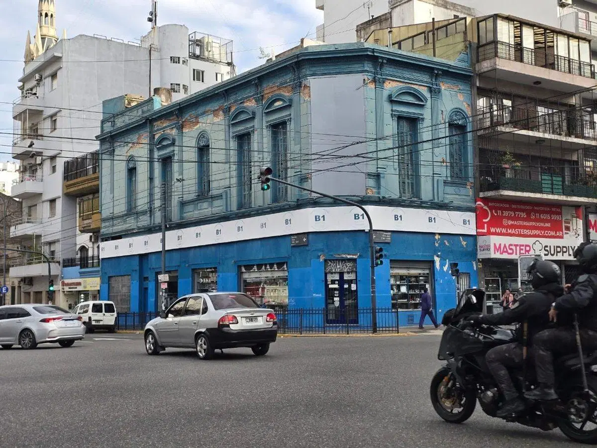 ALQUILER LOCAL COMERCIAL EN ESQUINA/AVENIDAS 3