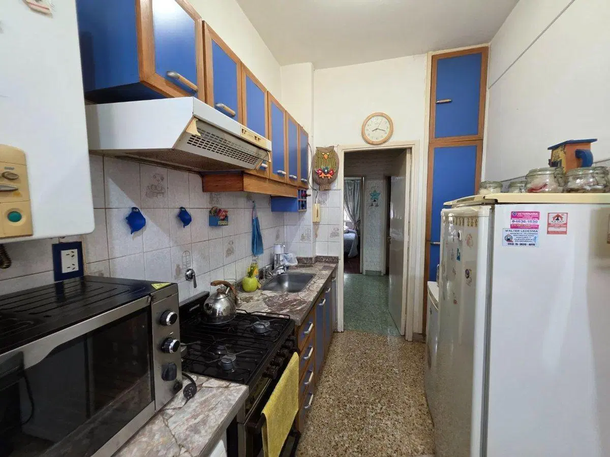Venta 3 ambientes con dependencia frente Floresta 3