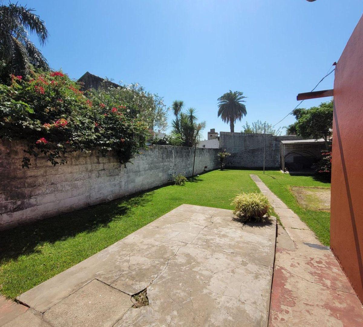 Venta Casa Lanús 3 ambientes Jardín Parrilla Qcho