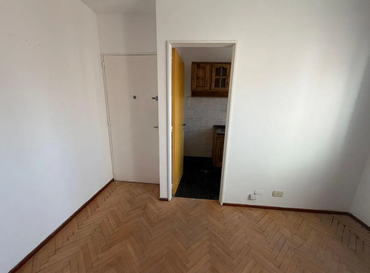 DEPARTAMENTO 2 AMBIENTES MONSERRAT CON BALCON 4