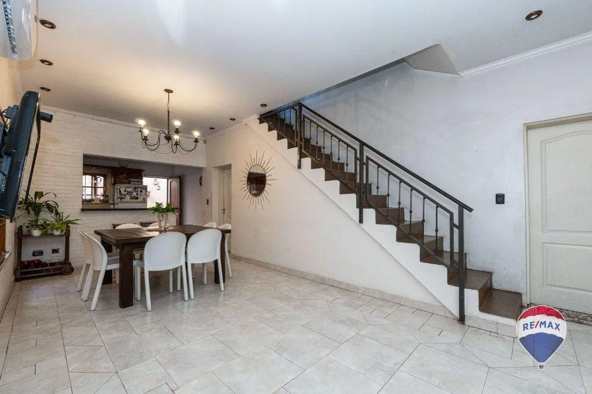 Venta casa 5 amb cochera. Barrio Naon Mataderos 5