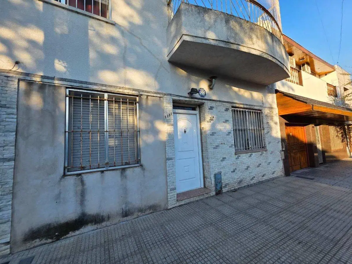 Venta PH 4 ambientes patio terraza Monte Castro 3
