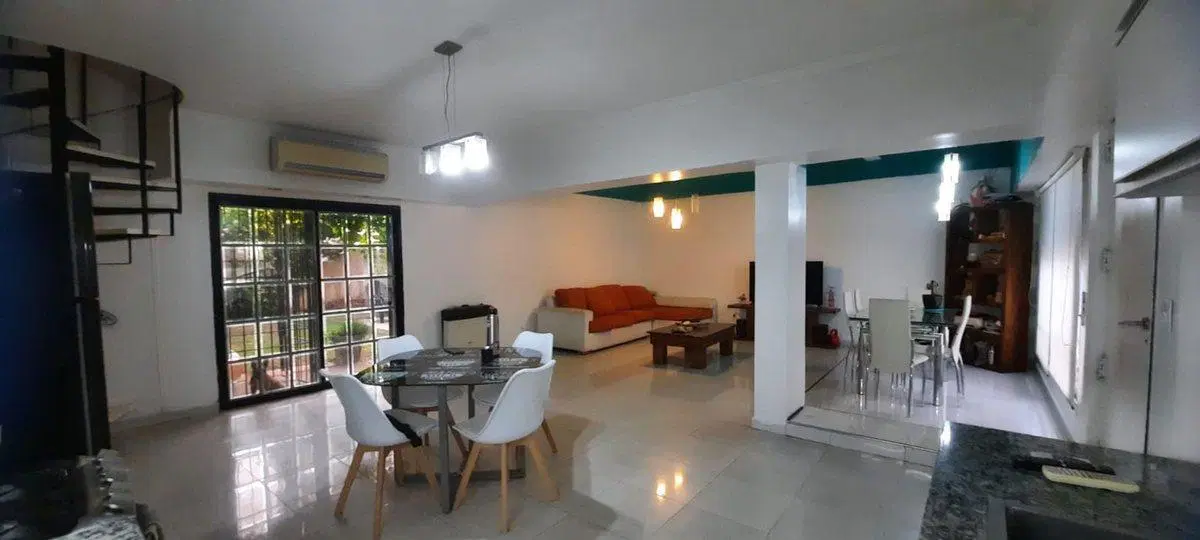 VENTA CASA 4 AMBIENTES CON JARDIN AVELLANEDA 2