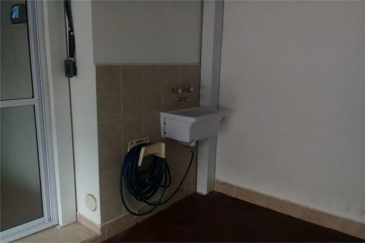 VENTA LOCAL VILLA GENERAL MITRE 2