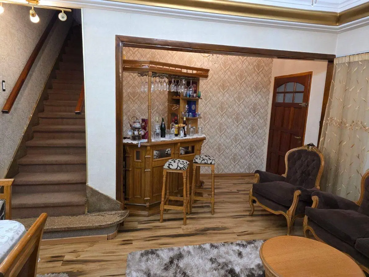 Venta casa 5 ambientes fondo cochera Liniers 2