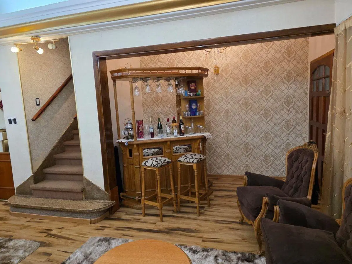 Venta casa 5 ambientes fondo cochera Liniers 3