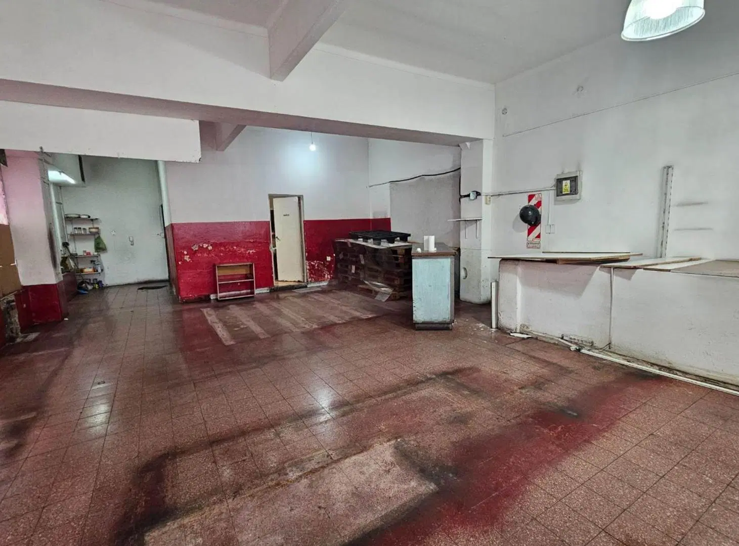 LOCAL COMERCIAL EN ALQUILER EN CONSTITUCIÓN 8