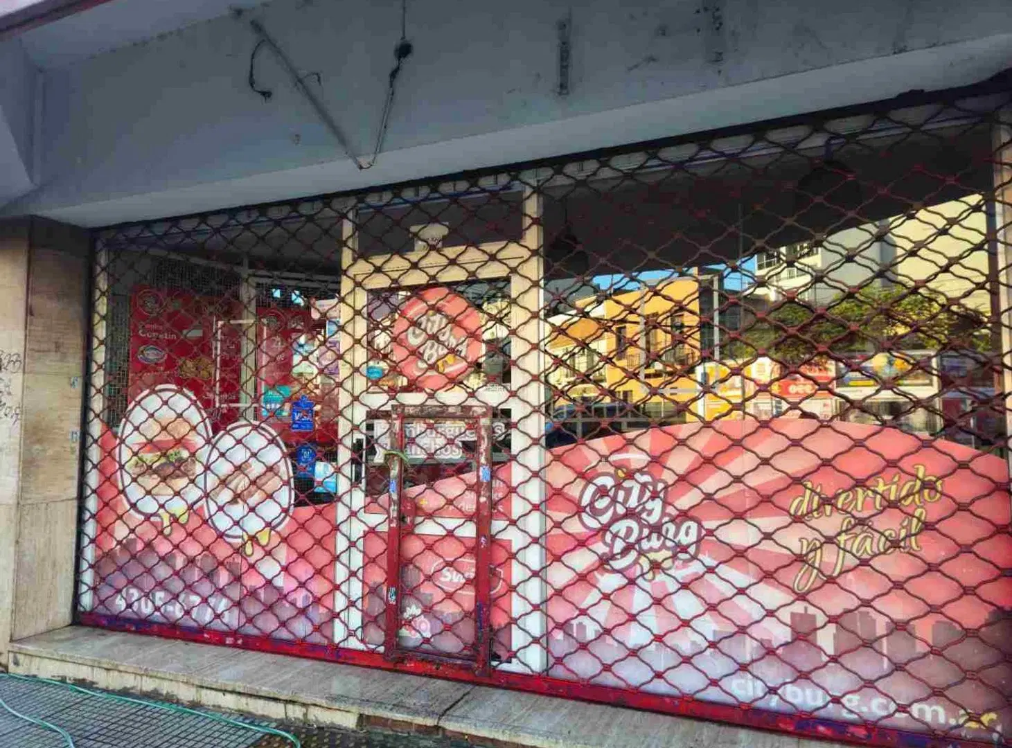 LOCAL COMERCIAL EN ALQUILER EN CONSTITUCIÓN 3